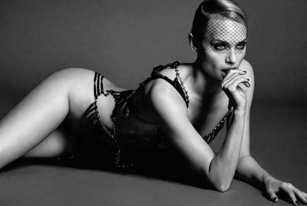 Amber Valletta