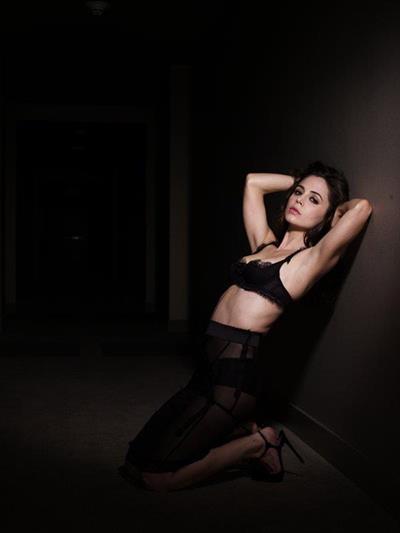 Eliza Dushku in lingerie