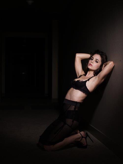 Eliza Dushku in lingerie