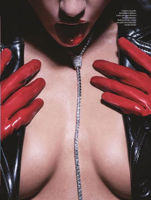 Stella Maxwell Pictures Stella Maxwell sexy new photoshoot for ELLE showing nice cleavage.