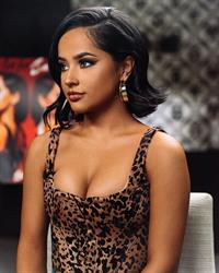 Becky G braless boobs in a tight top showing nice cleavage.








































