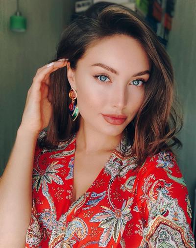 Anna Bakalova taking a selfie