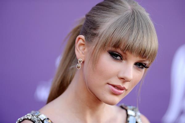 Taylor Swift 48th Annual Academy of Country Music Awards in Las Vegas 4/7/13 