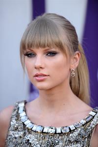 Taylor Swift 48th Annual Academy of Country Music Awards in Las Vegas 4/7/13 