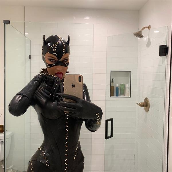 Bella Hadid sexy Halloween costume dressed as catwoman all in black latex showing off her boobs.



