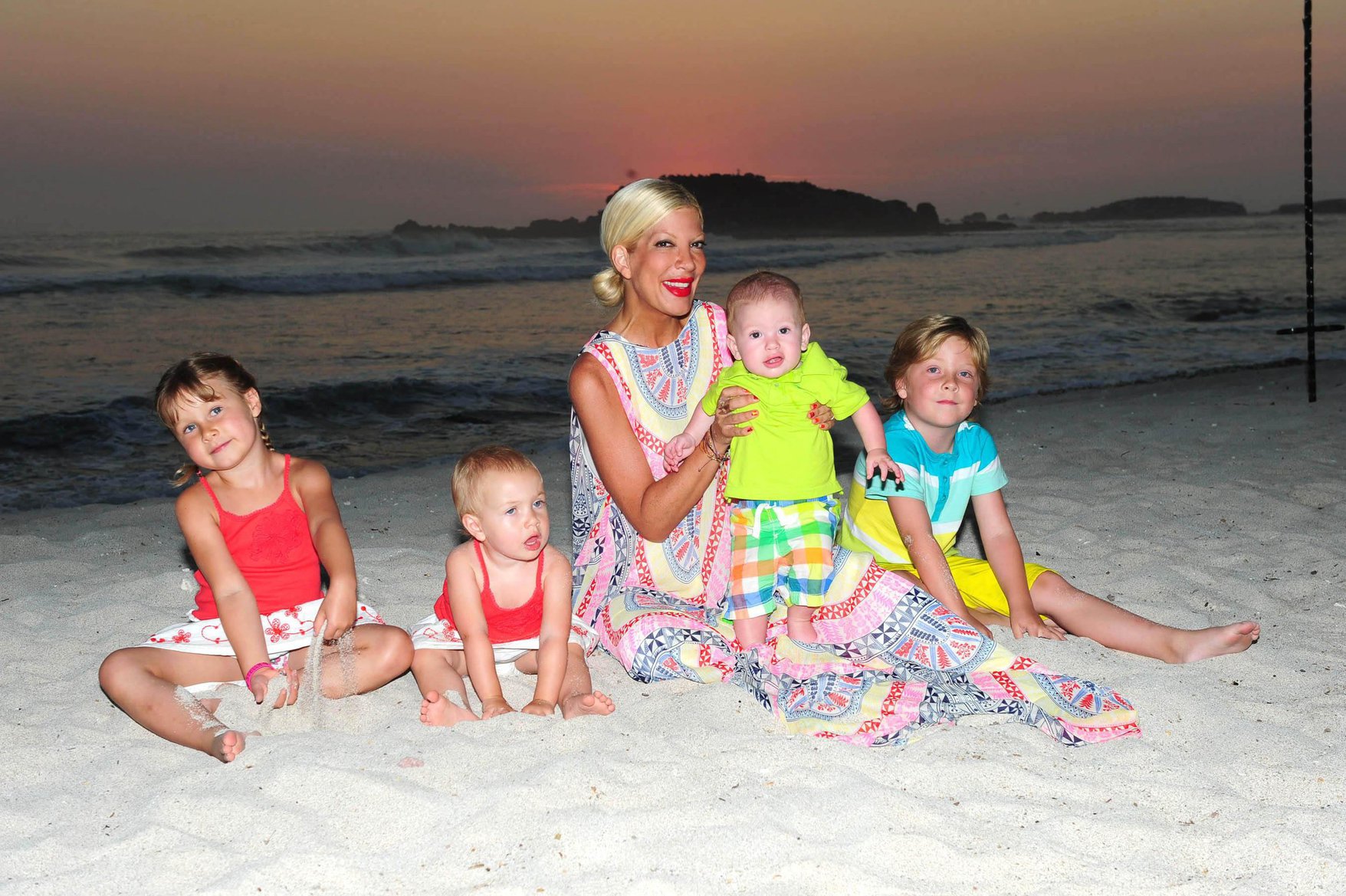Tori Spelling Celebrates her birthday with family at the St Regis Punta Mita Resort in Mexico (May 20, 2013) 