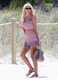 Victoria Silvstedt taking a stroll to the beach in Miami on March 30, 2013