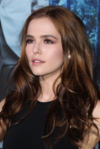 Zoey Deutch attends the premiere of Beautiful Creatures at the TCL Chinese Theater in Los Angeles (06.02.2013) 