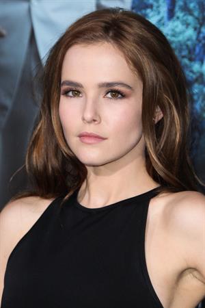 Zoey Deutch attends the premiere of Beautiful Creatures at the TCL Chinese Theater in Los Angeles (06.02.2013) 