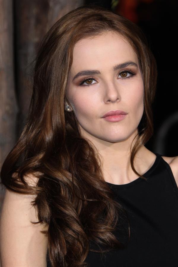 Zoey Deutch attends the premiere of Beautiful Creatures at the TCL Chinese Theater in Los Angeles (06.02.2013) 