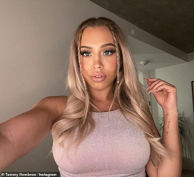 Tammy Hembrow taking a selfie
