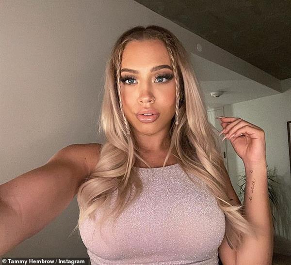 Tammy Hembrow taking a selfie