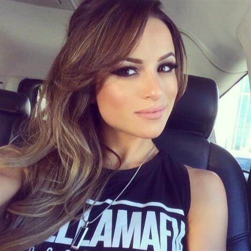 Alice Matos taking a selfie