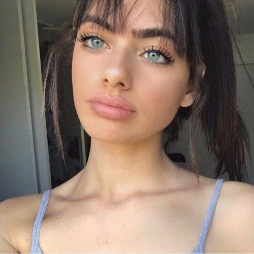 Yael Shelbia taking a selfie