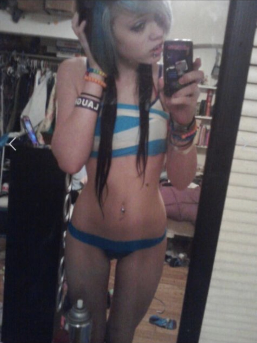 Pandaboo in a bikini taking a selfie