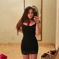 Lauren Alexis taking a selfie