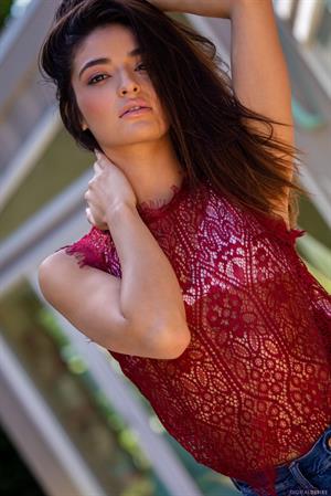 Emily Willis strips down to perfection