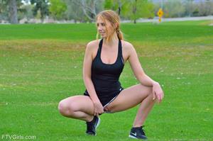 Khloë Nude Pictures Acrobatics In Public
