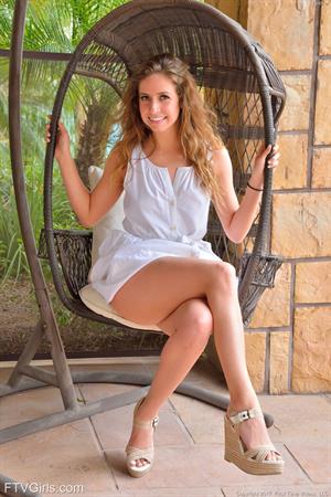 Reese-II Nude Pictures On The Golf Course