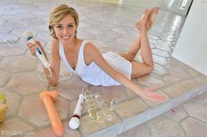 Amy-II Nude Pictures Fisting In White