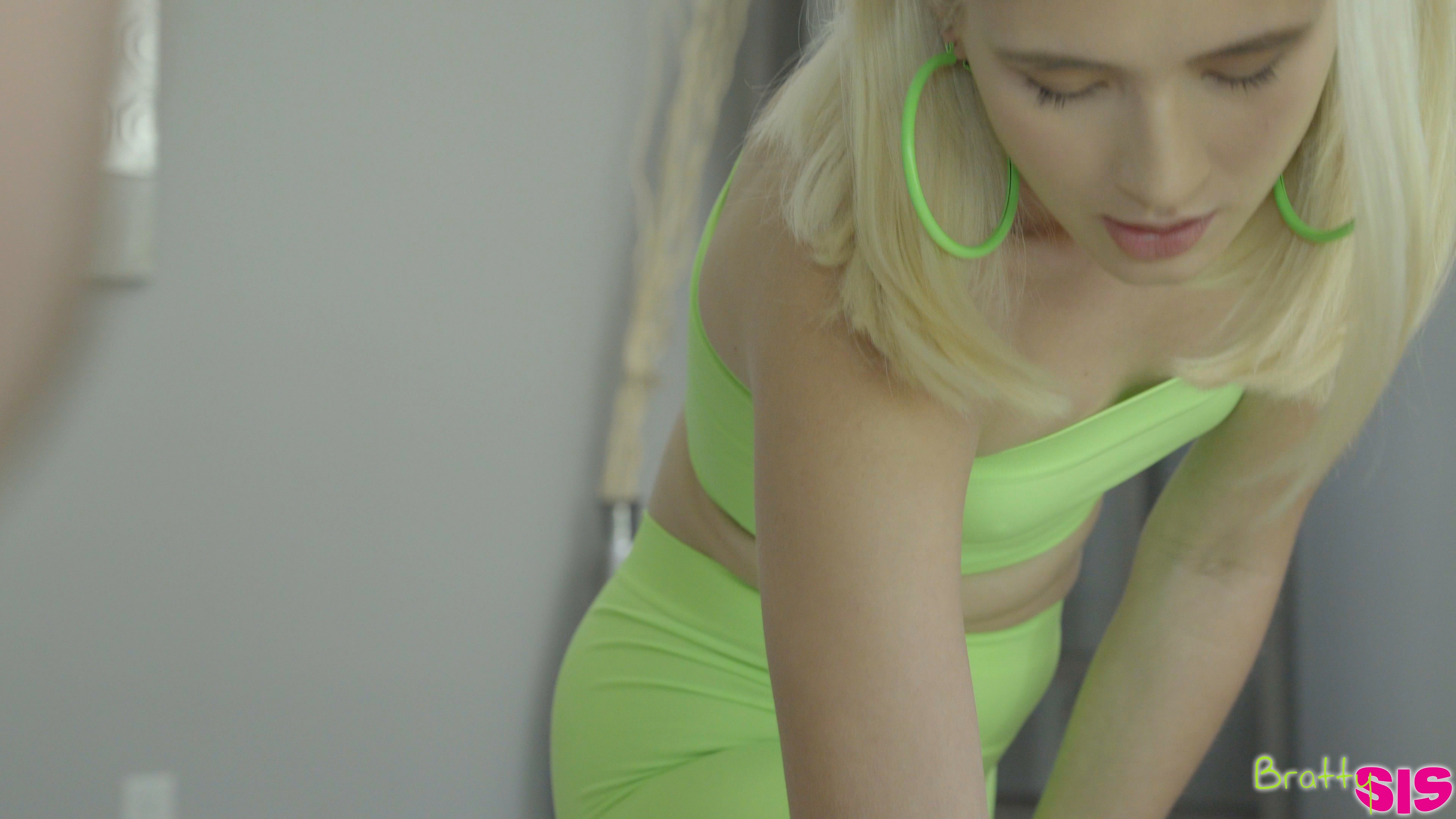 Lusty teen Jessie Saint seduces her stepbrother into fucking her with just some leggings and a well placed hole