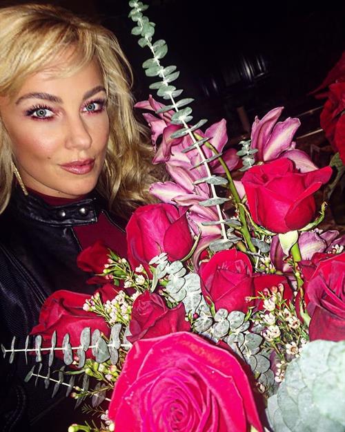 Amber Nichole Miller taking a selfie