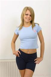  Sexy blonde in tight fitting gym kit 