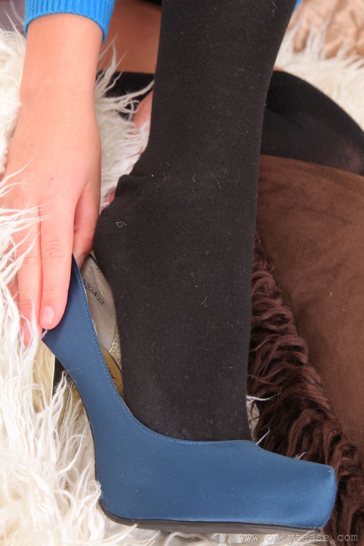  Naughty college girl looks gorgeous in her revealing uniform