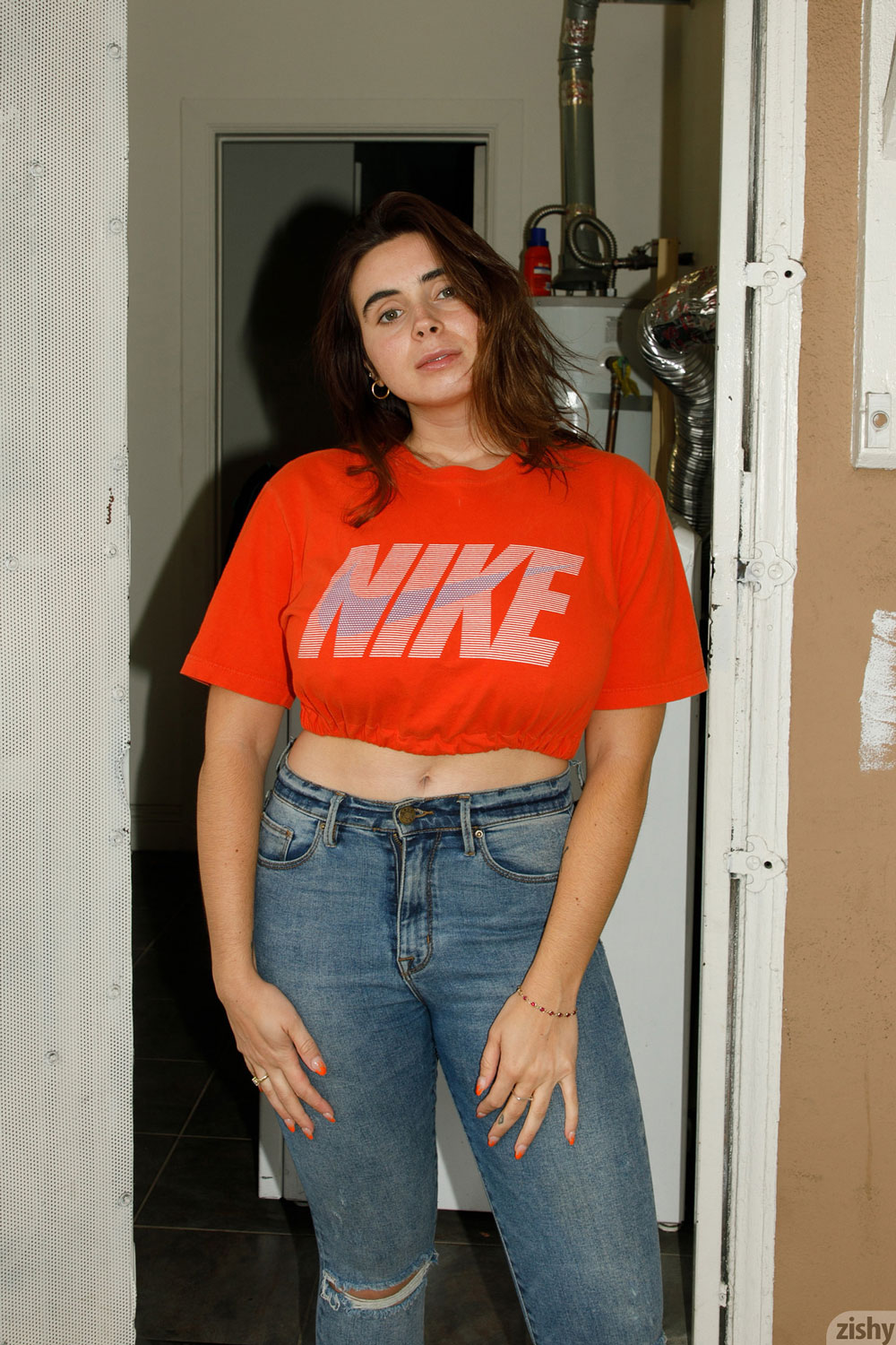 Tyla Jessop in Jeans