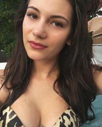 Alexia Raye taking a selfie