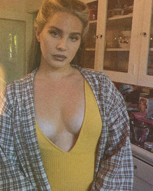 Lana Del Rey braless boobs showing nice cleavage with her big tits in a very low cut top in a sexy new photo.