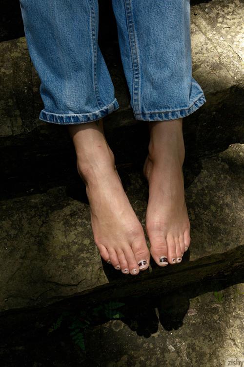 Gabbie Carter Teen in Jeans