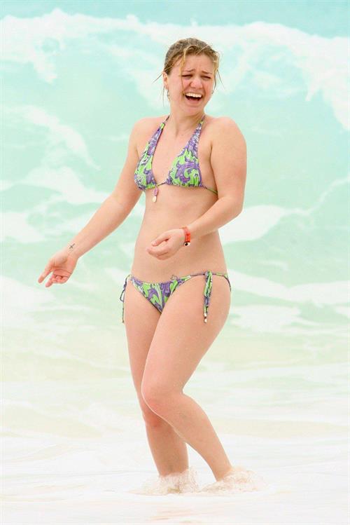 Kelly Clarkson in a bikini