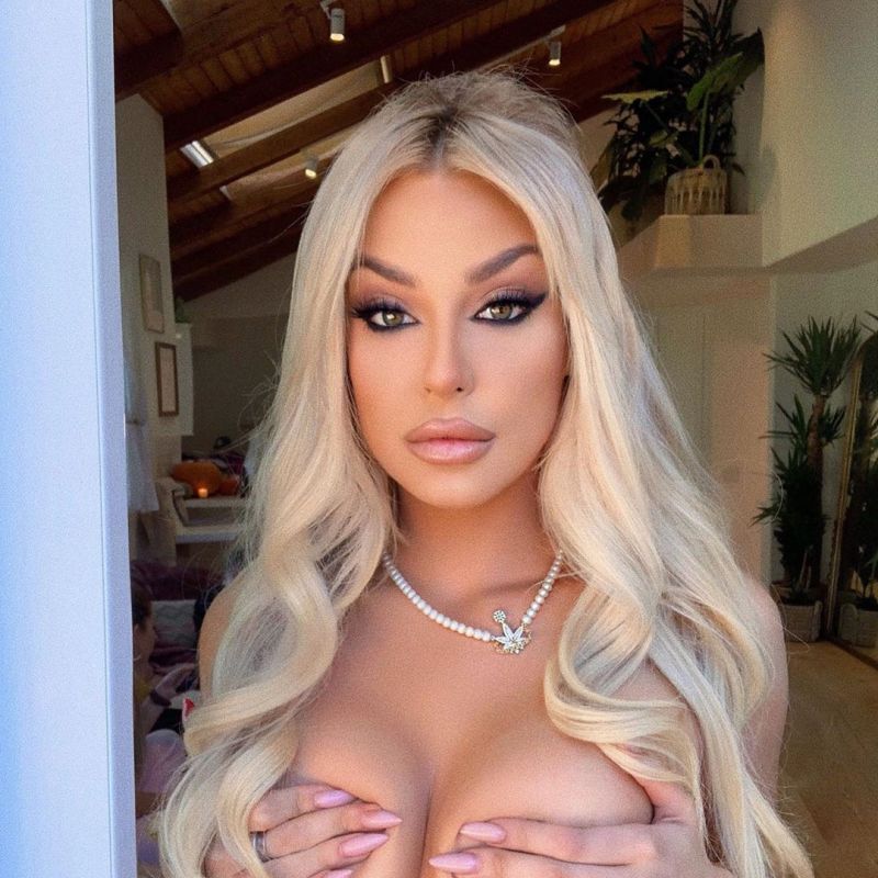 Tana Mongeau Pictures Tana Mongeau nude boobs new photo standing in her house after getting her hair done holding her topless big tits.