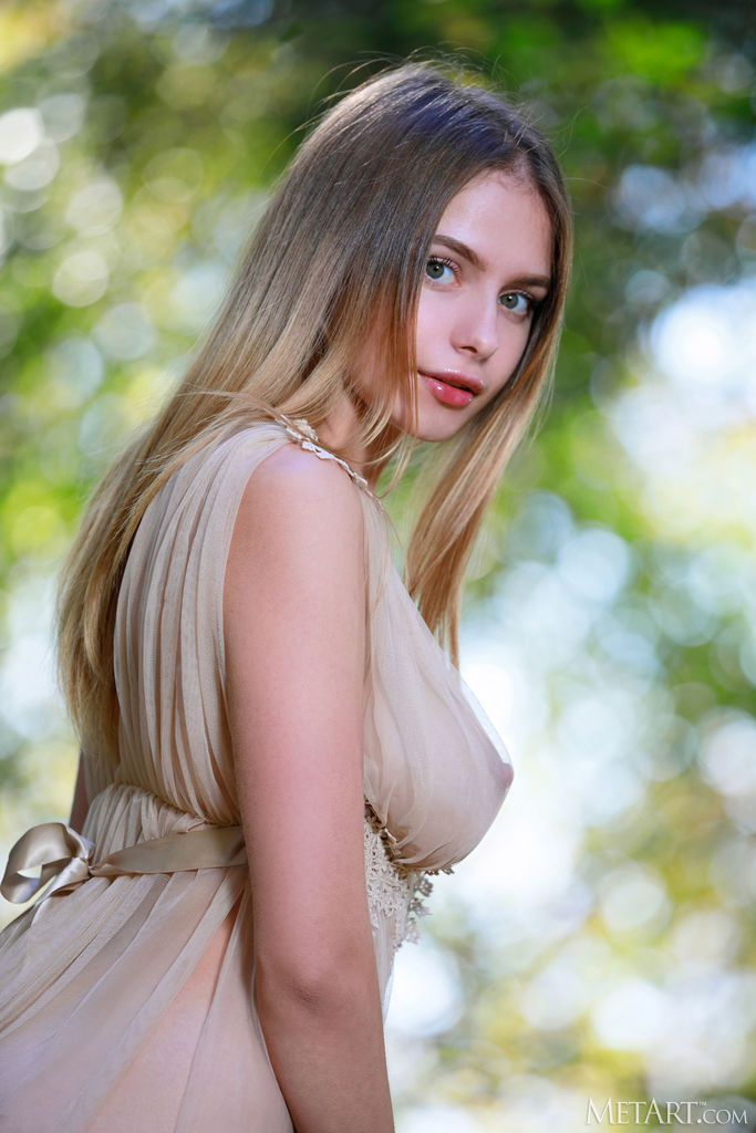 Dakota Pink Forest Queen