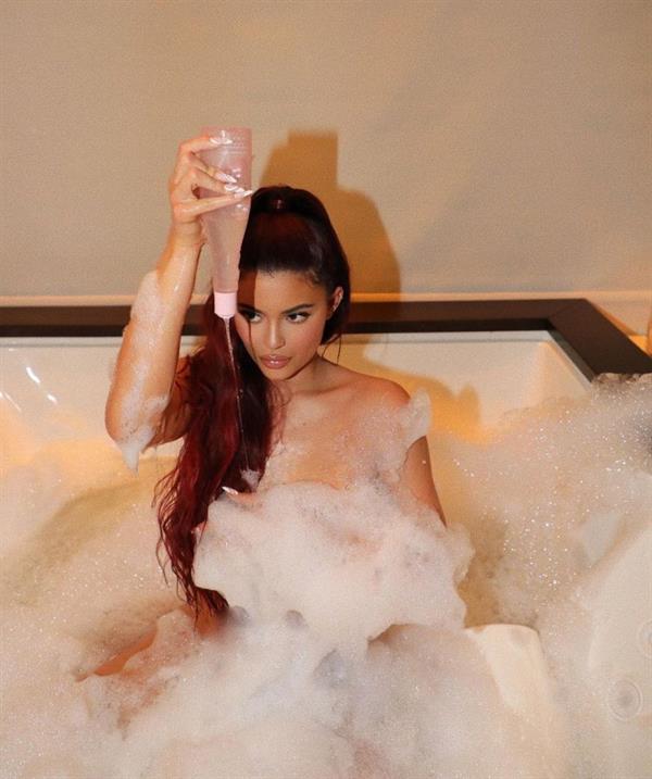 Kylie Jenner naked in the bath for a new photo with the bubbles covering her nude big tits.