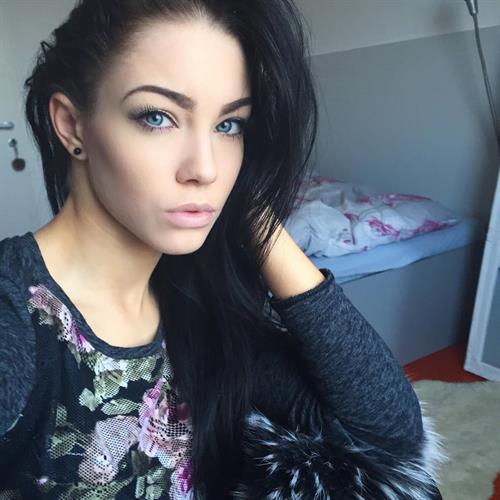 Stephanie Davis (fitness model)