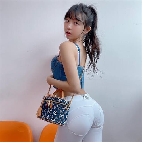 Eunji Pyoapple - ass