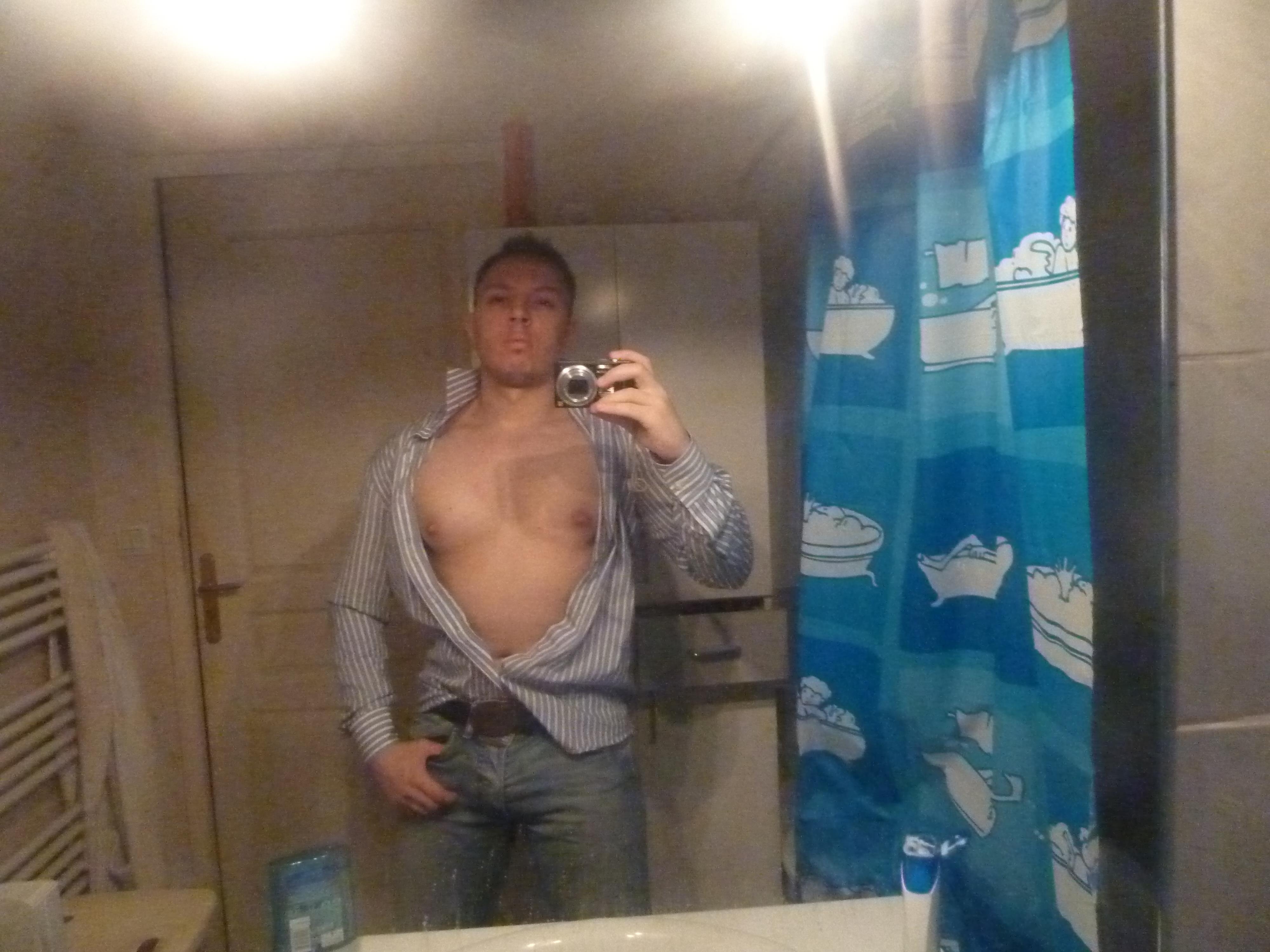 Hissam taking a selfie