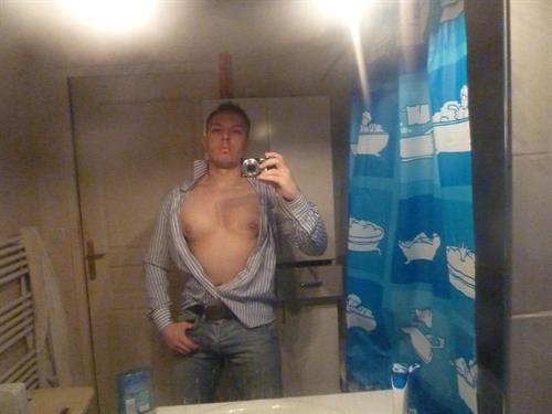 Hissam taking a selfie