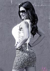 Denise Milani Photoset - Retrod