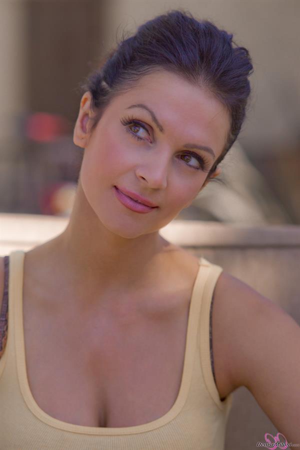 Denise Milani Photoset - DayOut2012