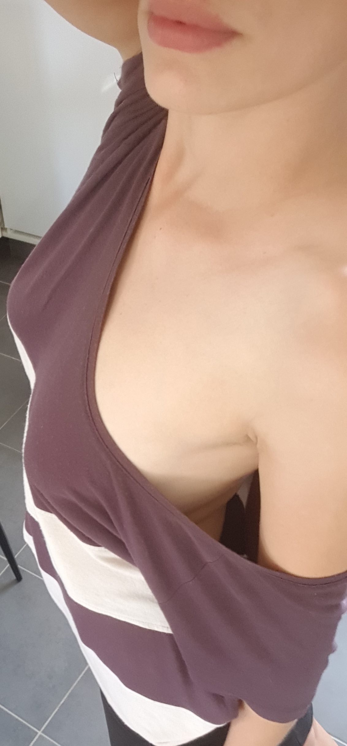 Lepricorn/Louise Hay taking a selfie