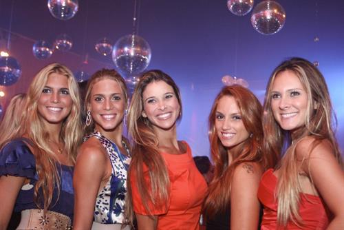 Bia and Branca Feres