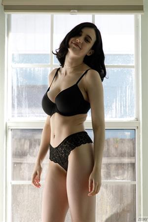 Giulia Wylde Lingerie Pictures Giulia Wylde Hourglass Body