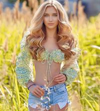 Alexandra Lenarchyk daisy dukes