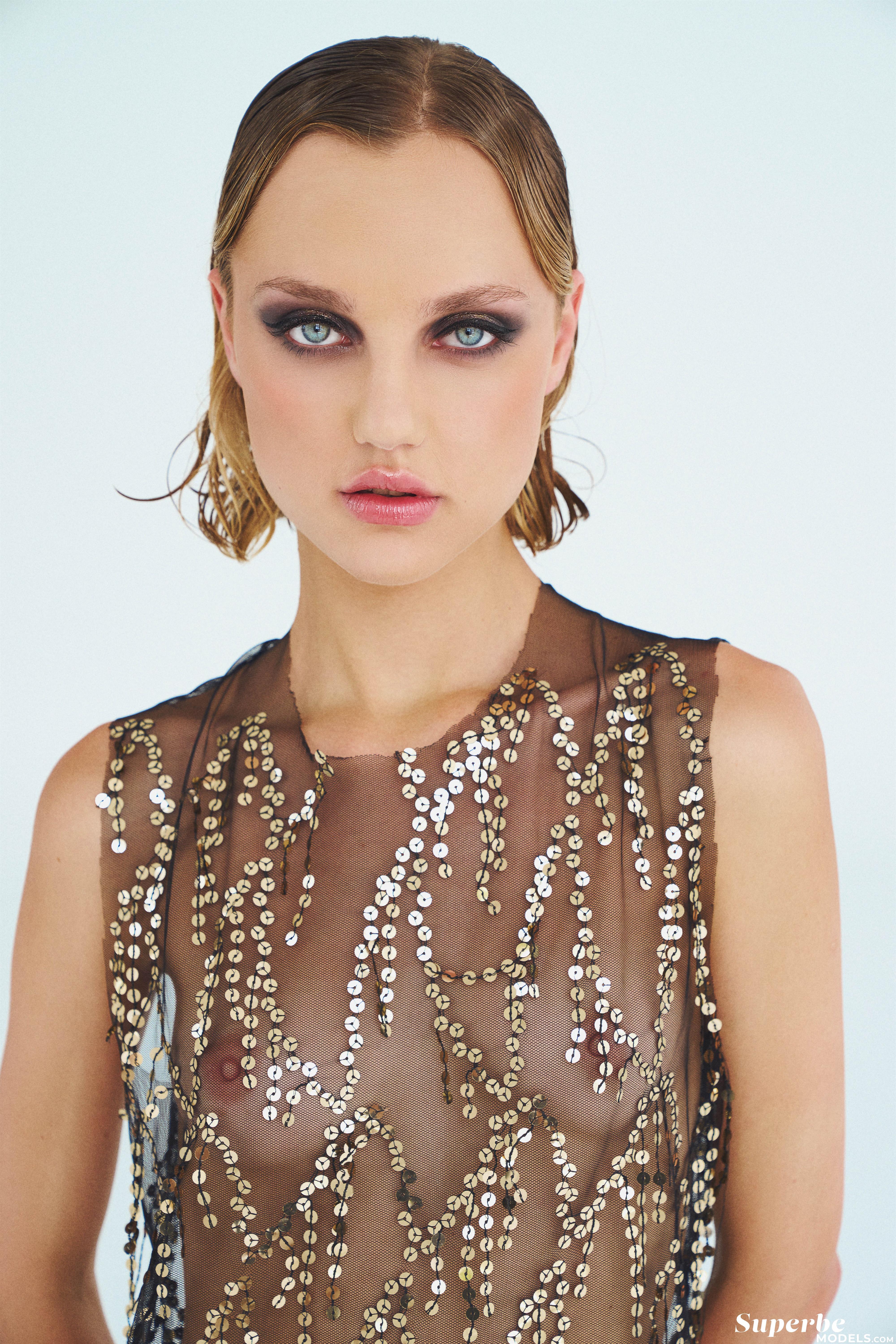 Fragile Beast with Hannah Ray - See Her Videos, Galleries and Selfie Videos at SuperBeModels