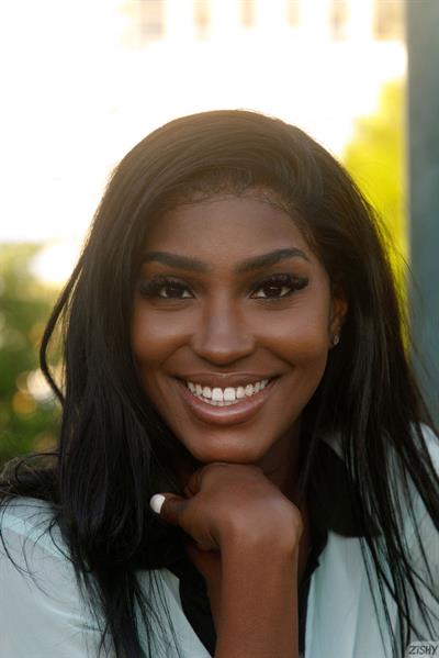 Kelsey & Dee Exotic Friends