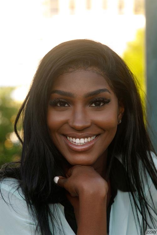 Kelsey & Dee Pictures Kelsey & Dee Exotic Friends