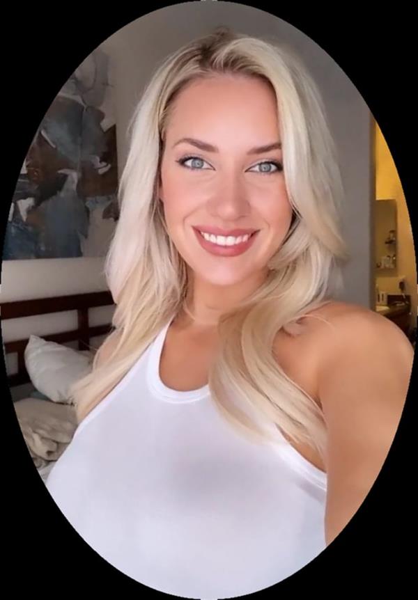 Paige Spiranac taking a selfie